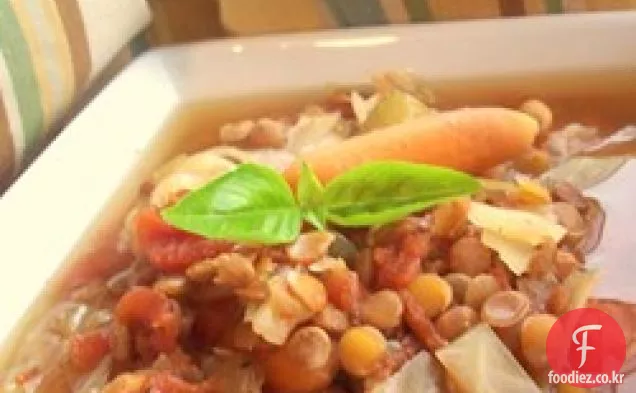 겨울 렌즈 콩 야채 수프