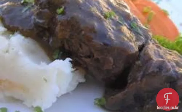 쇠고기 갈비 사우어 브라 텐