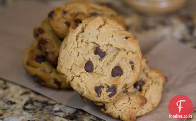 초콜릿 칩 땅콩 버터 철자 쿠키—비건 채식과 쉬운!