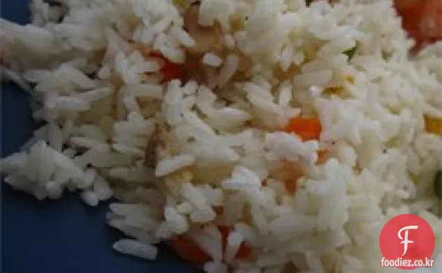 밥솥에 야채 쌀 필라프