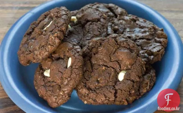 작은 배치 더블 초콜릿 코코넛 쿠키