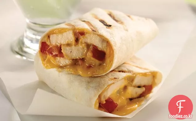 구운된 바베 큐 치킨 랩