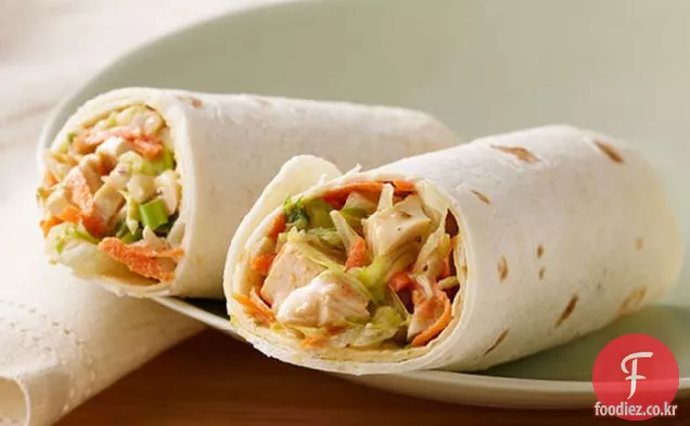 바삭 바삭한 아시아 치킨 랩