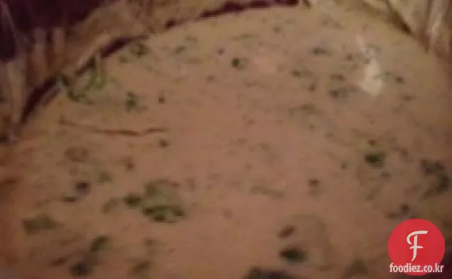 브로콜리 수프의 슬로우 쿠커 크림