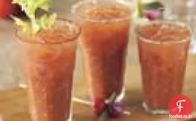 신선한 토마토 블러디 메리