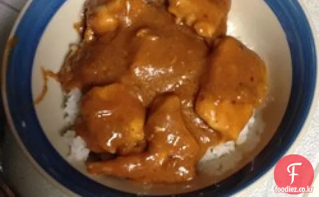 땅콩 소스에 치킨
