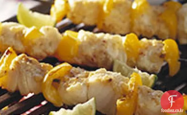 꼬치 생선과 라임 케밥