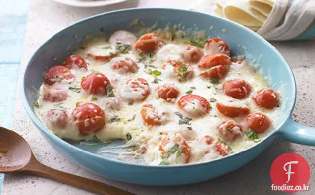 토마토 바질 퀘소 푼디도
