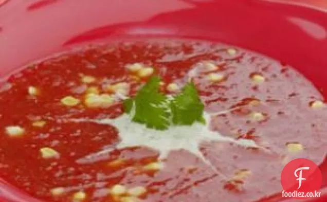 실 란 트로-요구르트 소용돌이와 냉장 토마토 수프