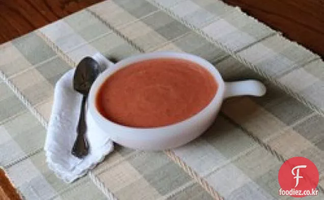 토마토 수프의 저지방 크림