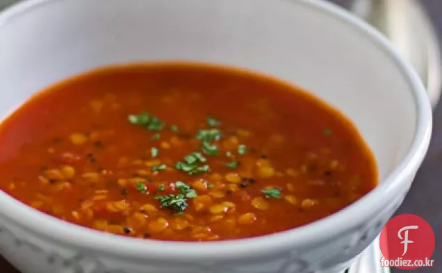 렌즈 콩 토마토 수프-인도 스타일