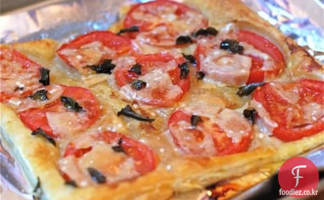 파마산&바질을 곁들인 토마토 타르트