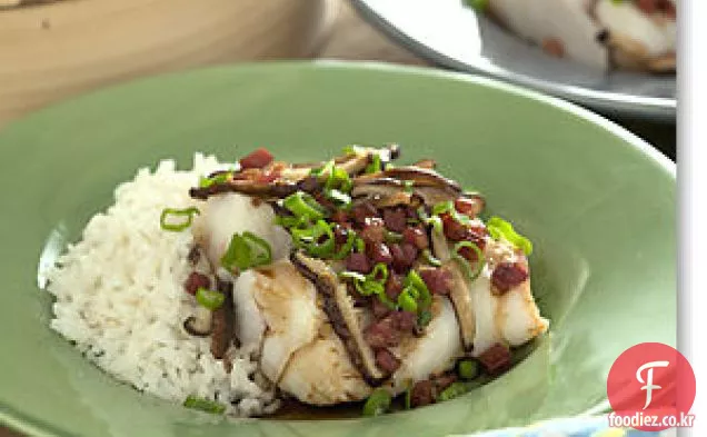 햄,버섯,생강,마늘,부추로 찐 생선