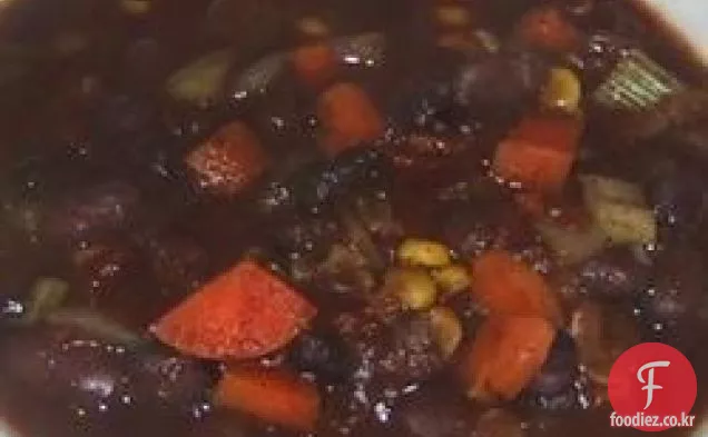 헤디의 검은 색과 빨간 콩 수프