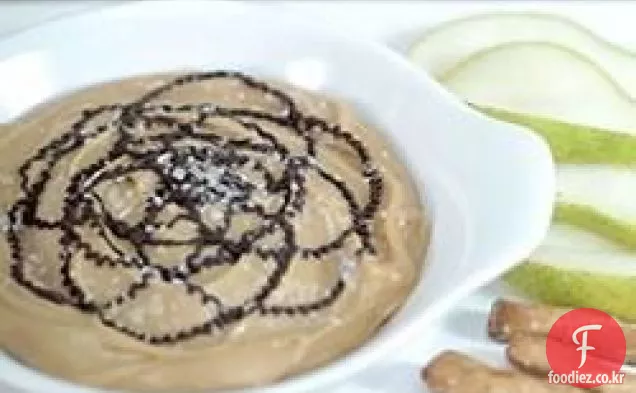 소금에 절인 카라멜과 초콜릿 딥