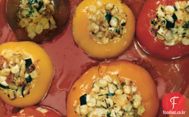 옥수수와 호박 서코 태시로 채워진 가보 토마토