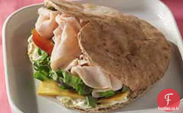 하트 모양의 피타 샌드위치