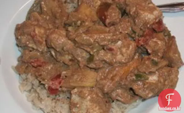 사과와 인도 스타일 치킨