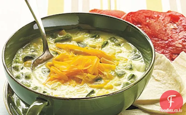 매운 포블 라노와 옥수수 수프