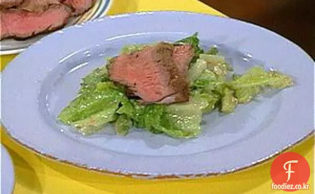 쇠고기 브루투스:얇게 썬 등심 스테이크를 곁들인 시저 샐러드