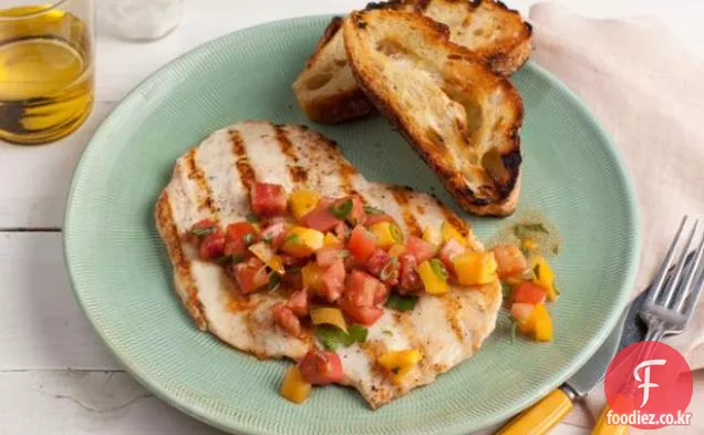 허브-토마토 샐러드와 치킨 페일라드