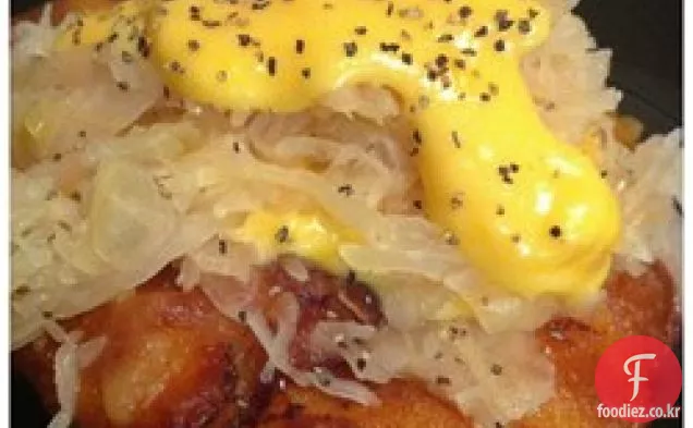 치즈 맛이 나는 달콤하고 톡 쏘는 튀긴 돼지 갈비