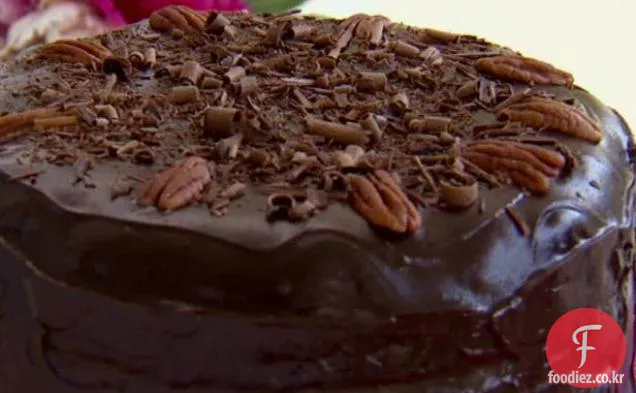 코코넛 피칸 충전 독일 초콜릿 케이크