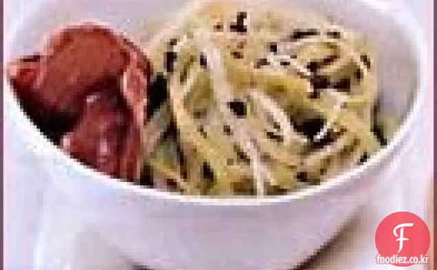 피캔을 가진 비취 브로콜리