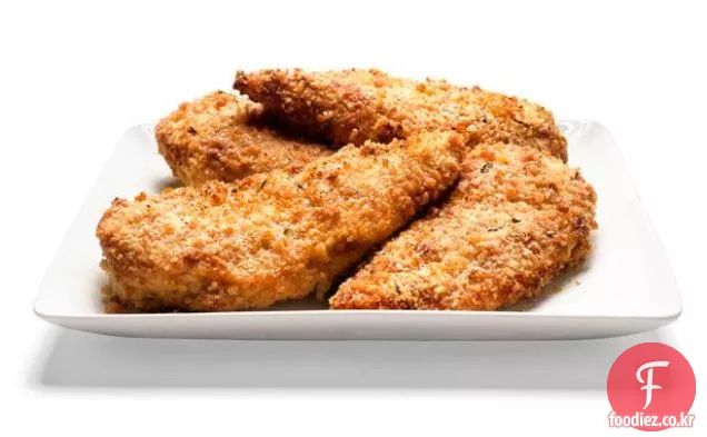 파마산 빵 껍질을 곁들인 구운 닭 가슴살
