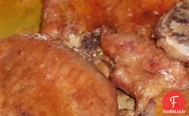 갈색 설탕 유약 돼지 갈비