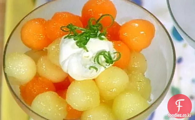 바닐라 라임 시럽의 단 물과 멜론