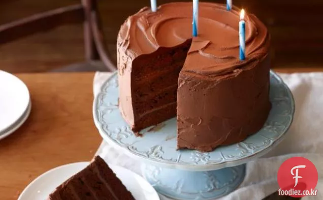 큰 초콜릿 생일 케이크
