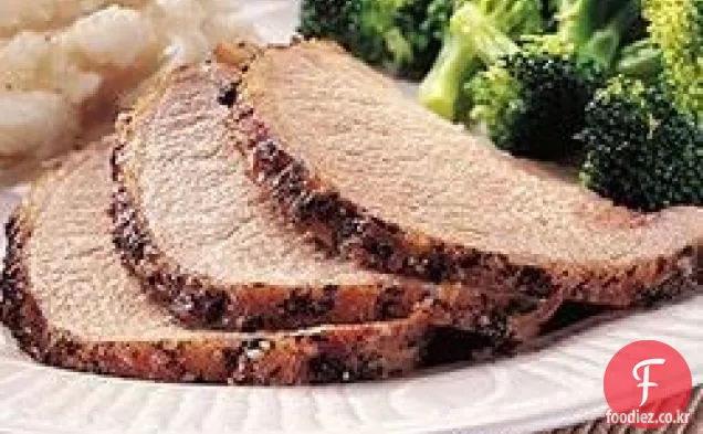 세계 최고의 돼지 고기 허리 문지름을 곁들인 돼지 고기 구이