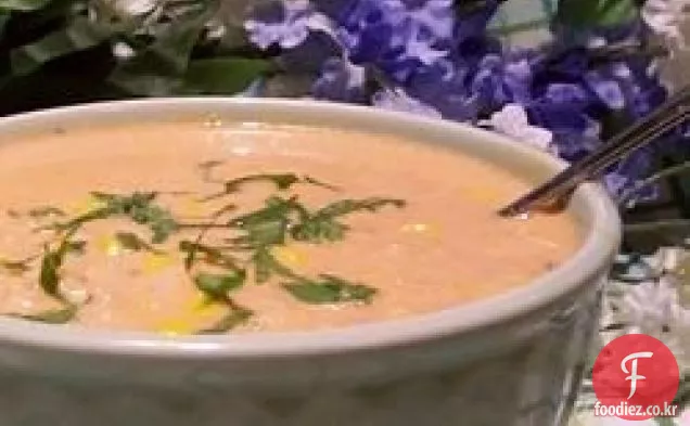 토마토와 쌀 수프와 조개