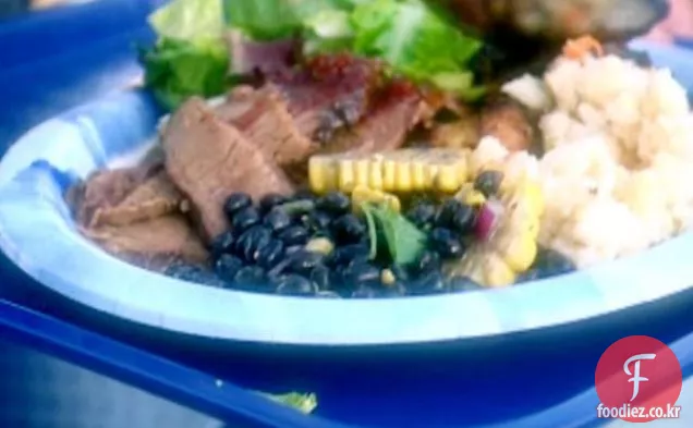 신선한 옥수수와 검은 콩 샐러드