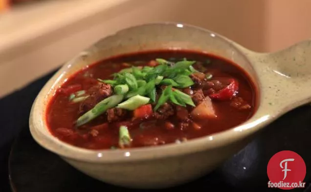 카우보이 칠리와 구운 콩 냄비