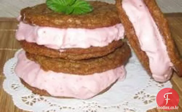 냉동 딸기 치즈 케이크 샌드위치 쿠키