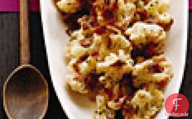 세라노 햄과 토마토를 곁들인 콜리 플라워