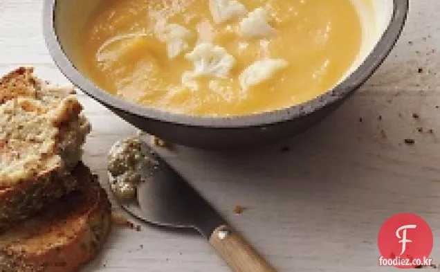 구운 버터 넛-콜리 플라워,캐러멜 오니를 곁들인 스쿼시 수프