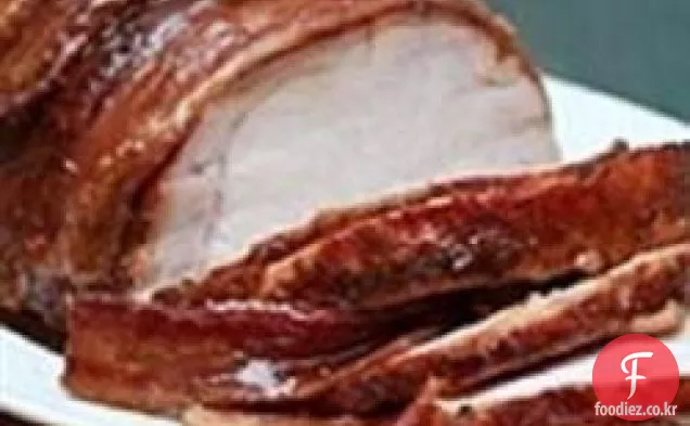 매운 달콤한 유약과 베이컨 포장 돼지 고기 허리