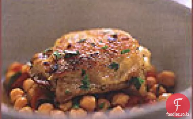 베이 리프-병아리 콩과 찐 닭고기