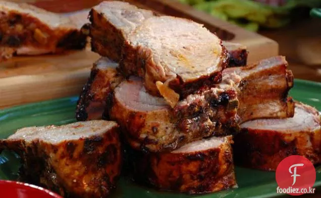 셰 리 식초 바베 큐 소스와 돼지고기의 구운된 랙