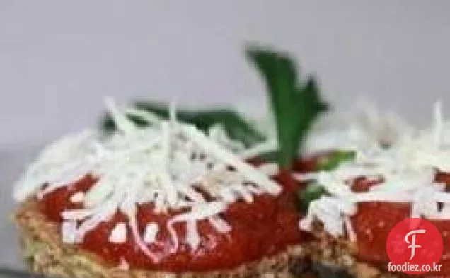 매운 토마토 소스를 곁들인 바삭한 가지
