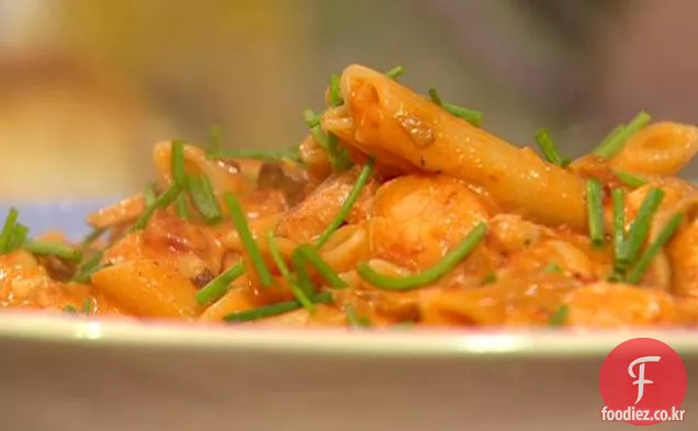 셰리 토마토 크림 소스를 곁들인 해산물 파스타