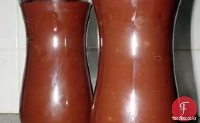 풍부하고 쉬운 구식 초콜릿 푸딩