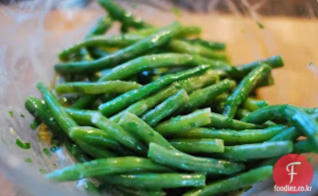 녹색 콩(또는 아스파라거스)에 대한 미셸의 매리 네이드