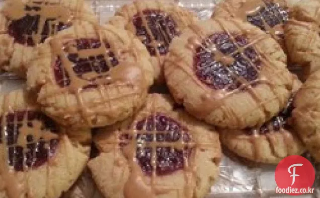 땅콩 버터와 젤리 지문 쇼트 브레드 쿠키