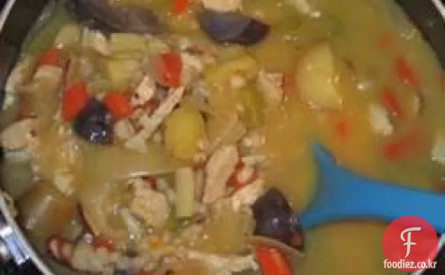닭고기 야채 보리 수프