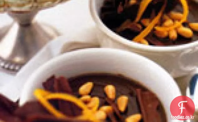 잣을 곁들인 에스프레소 초콜릿 푸딩:산기나치오