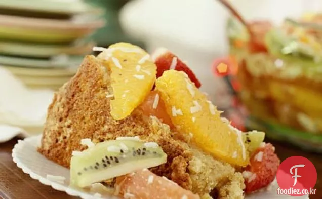 신의 음식과 럼-딸기 파운드 케이크
